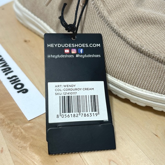 Hey Dude Wendy Corduroy Cream Womens Slip On Comfort Shoes NWT - 9 US & 40 EUR - Picture 3 of 9